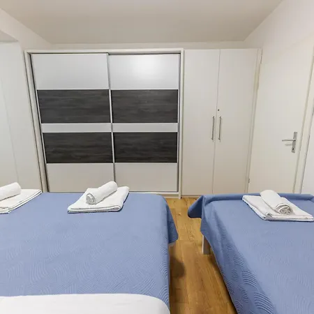 Appartement House Niko T With 6