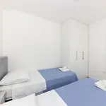 House Niko T With 6 Split