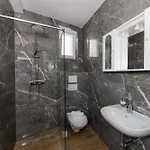 House Niko T With 6 Appartement *