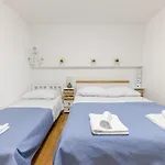 House Niko T With 6 Appartement Split
