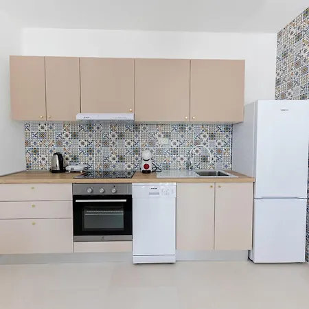 House Niko T With 6 Apartment Split