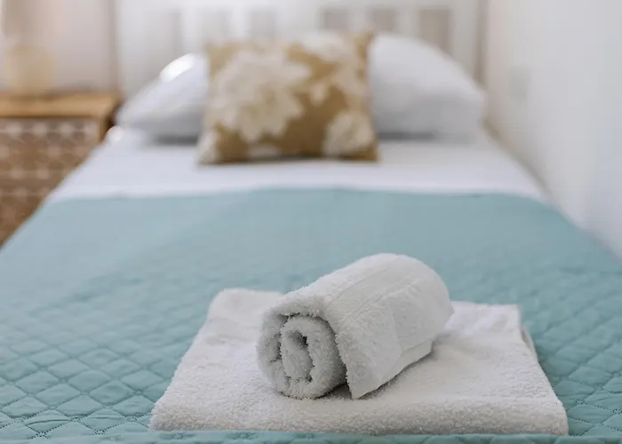 House Niko T With 6 شقة سبليت