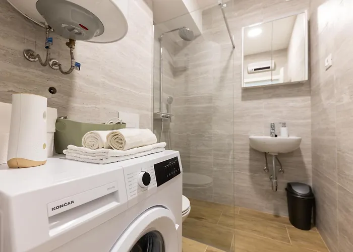 House Niko T With 6 * سبليت