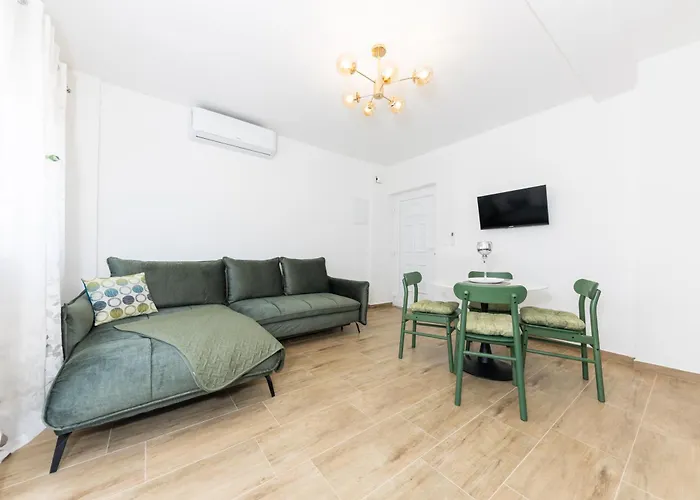 House Niko T With 6 *