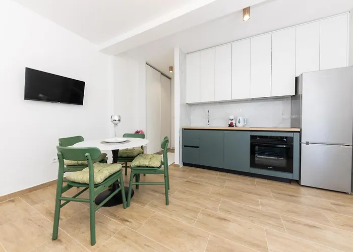 House Niko T With 6 شقة سبليت