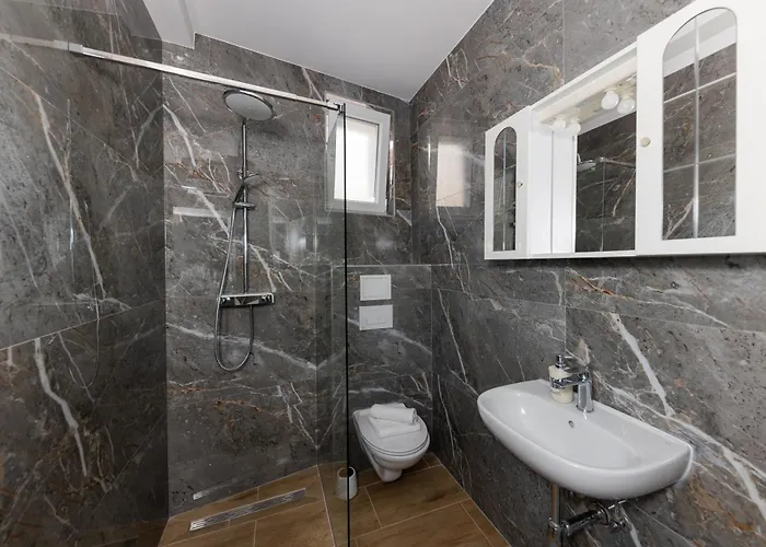 House Niko T With 6 شقة *