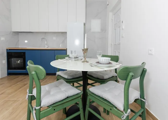 House Niko T With 6 سبليت